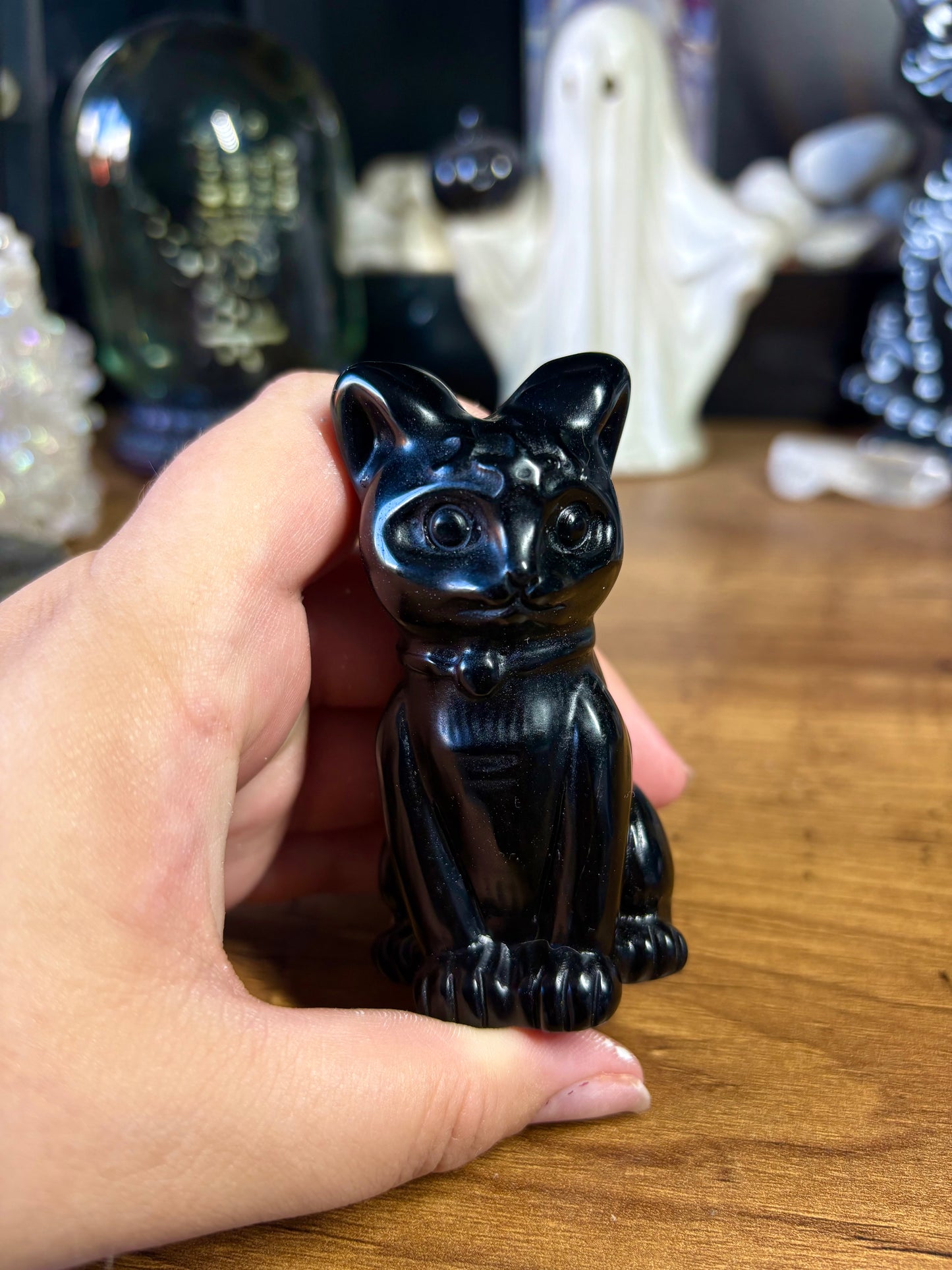 Black obsidian cat carving