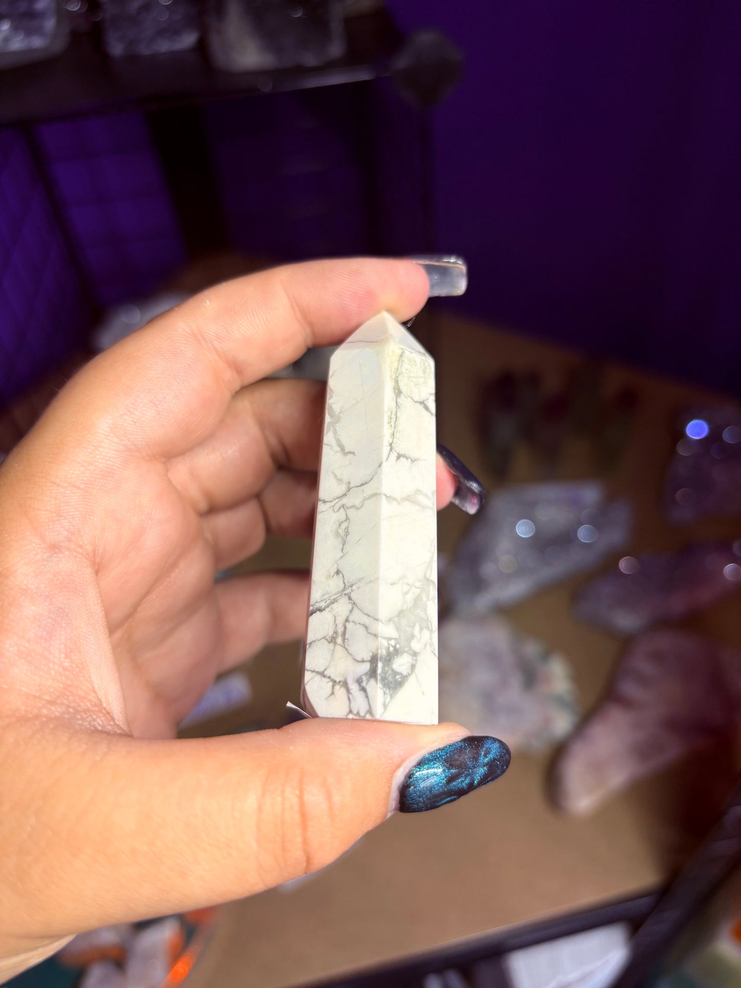 Howlite point