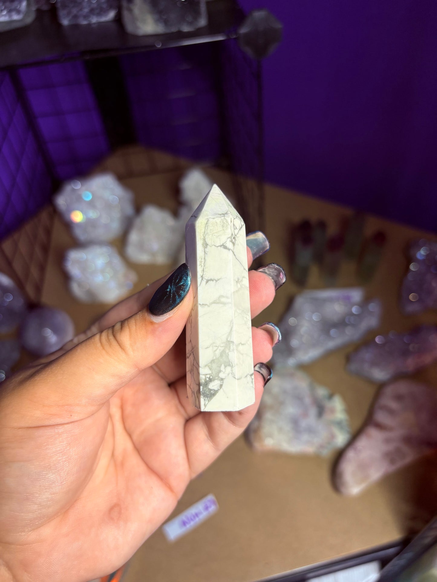 Howlite point