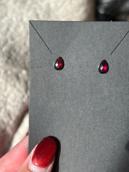 Star cut garnet stud earrings