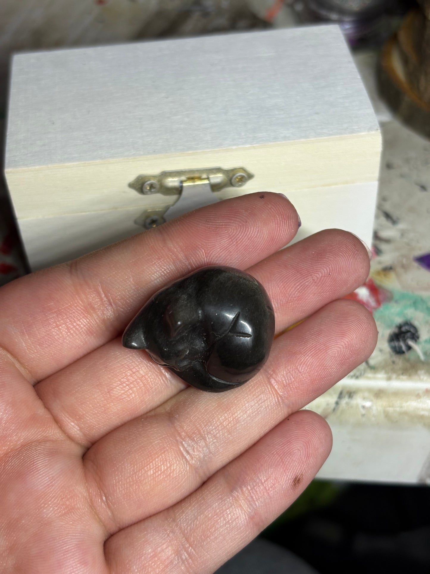 Sheen Obsidian cat carving