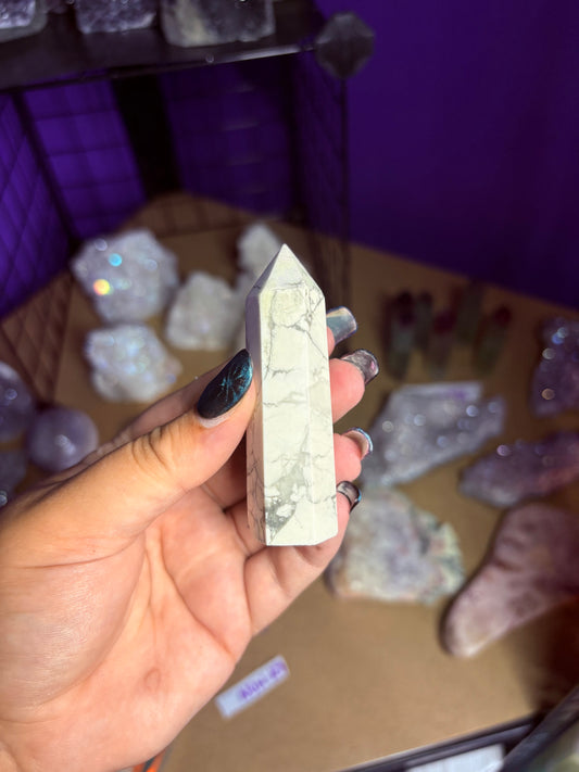 Howlite point