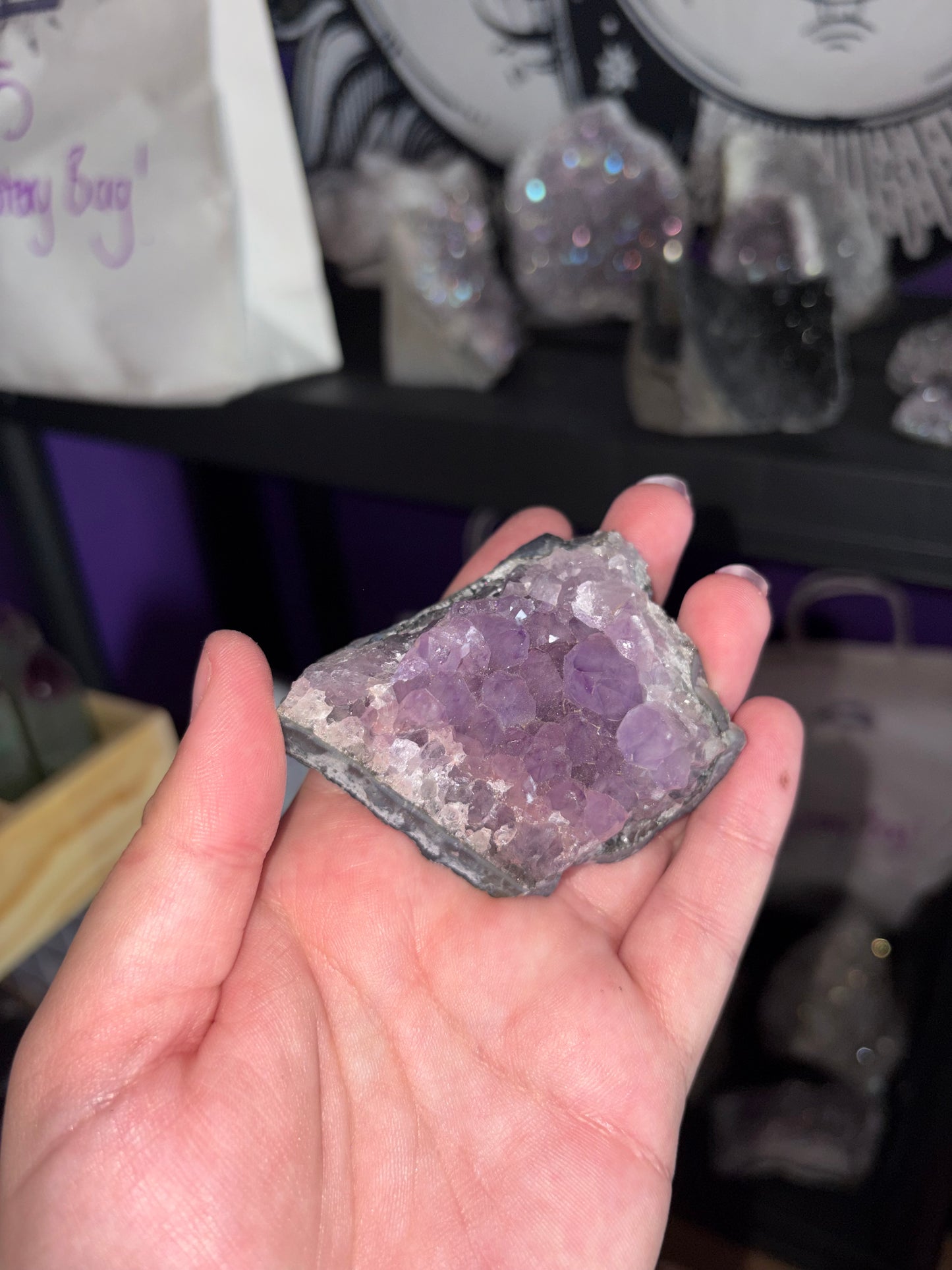 Druzy amethyst bed